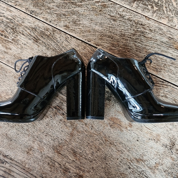 Witchy patent GUESS goth heels - Picture 5 of 7